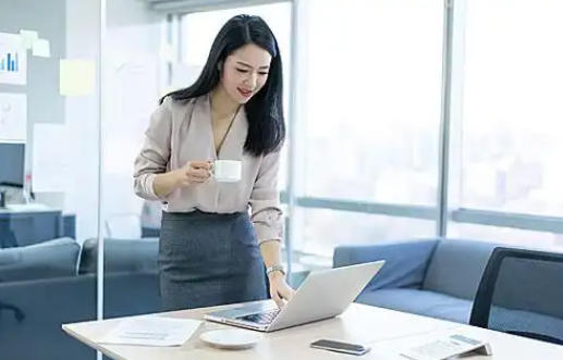 四叶城化妆品专卖店轮播图1