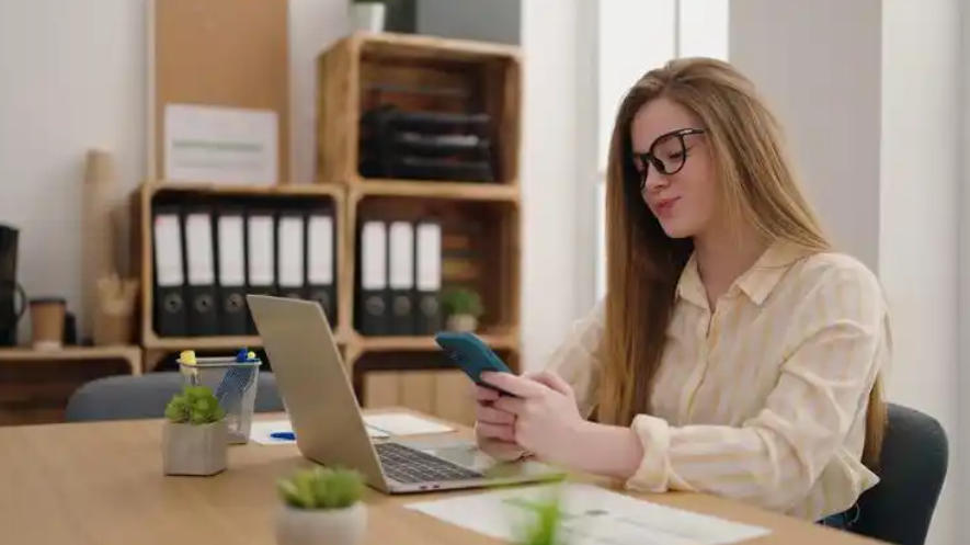 四叶城化妆品专卖店轮播图2